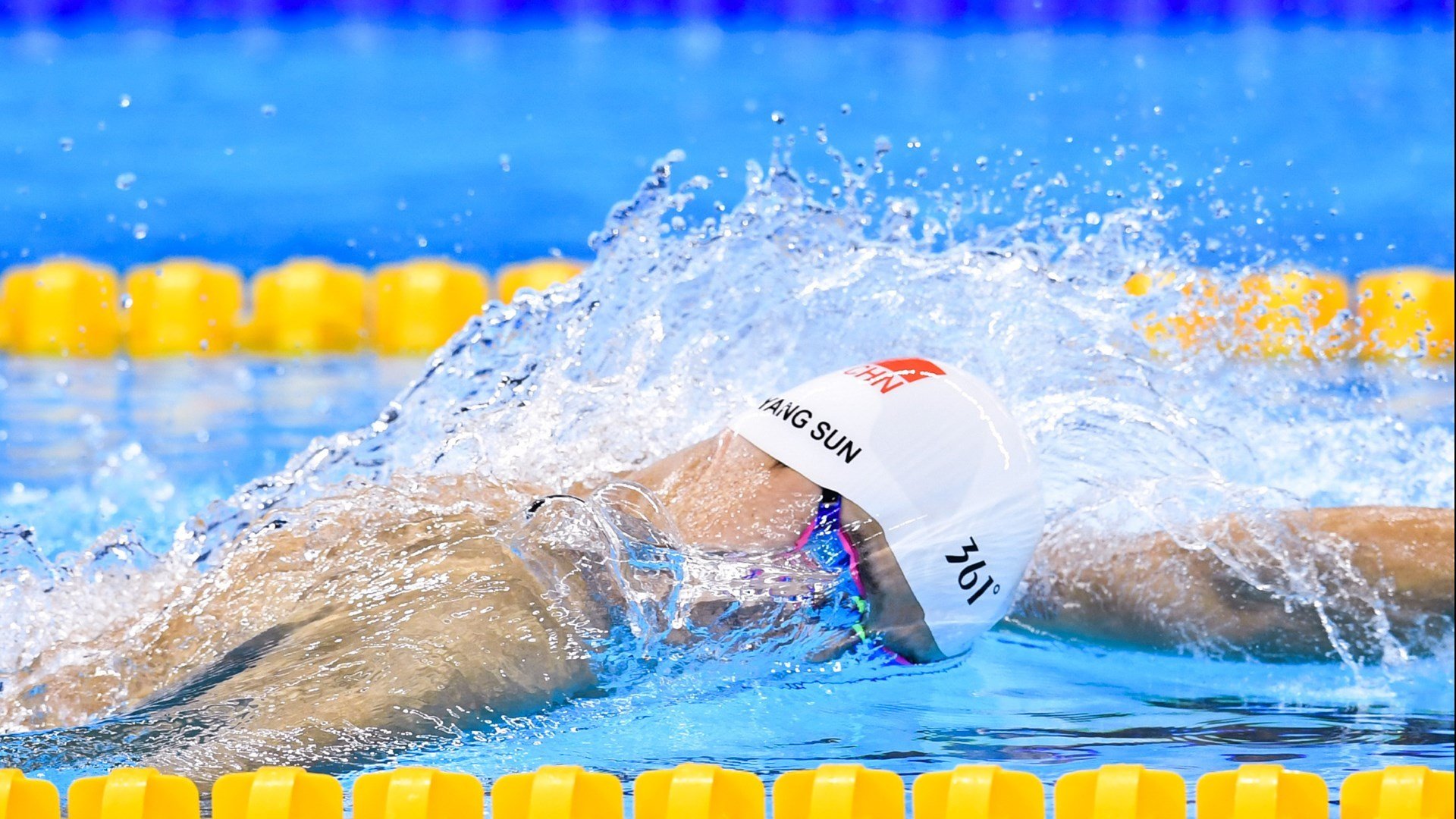 国足英勇喜获胜,晋级国际比赛半决赛,国足半场数据