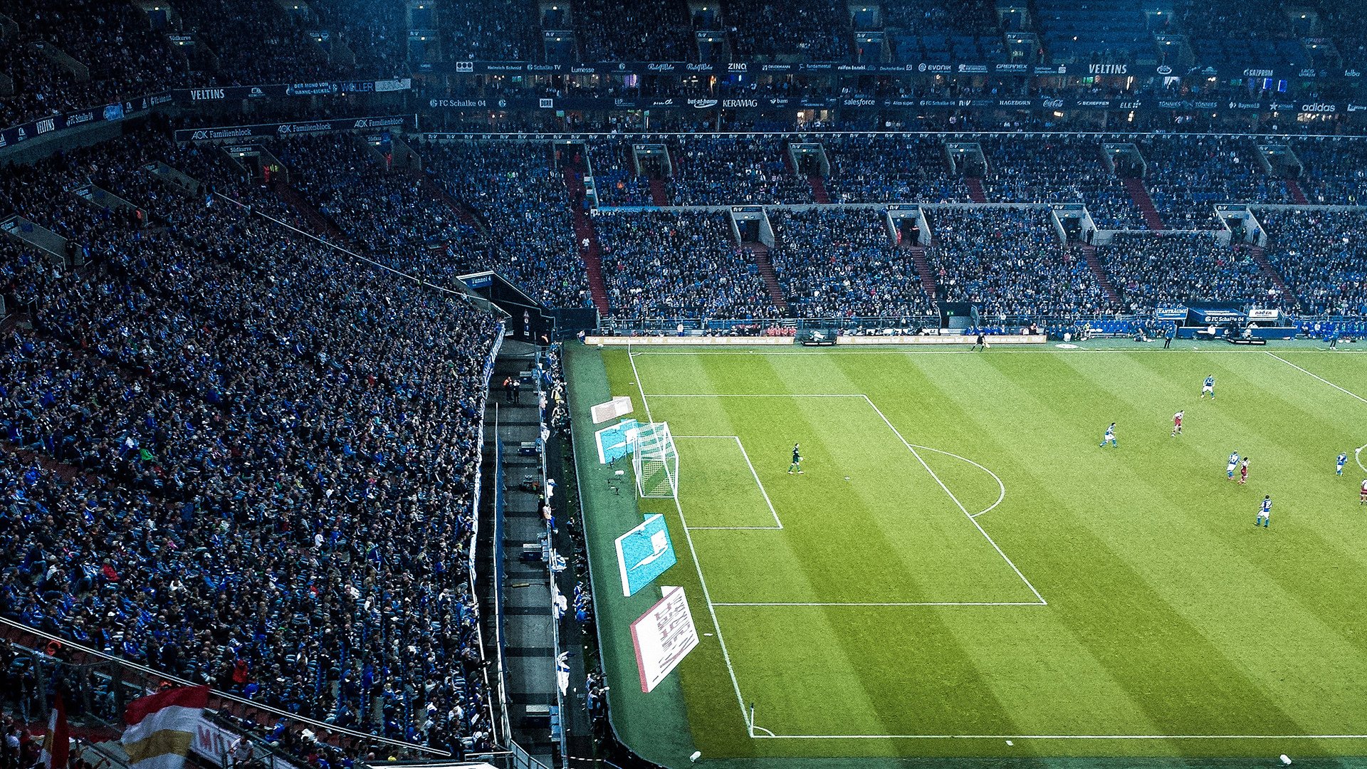 横滨水手主场气氛热烈，横滨水手主场球衣