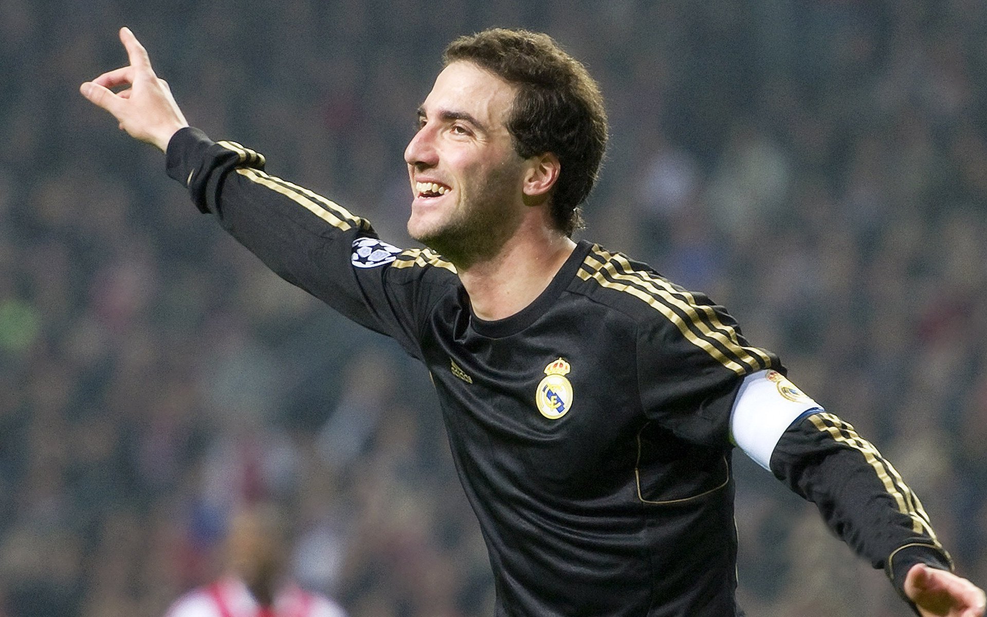 德甲攻防战：精彩瞬间层出不穷，德甲榜首大战